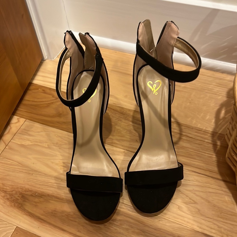 SIZE 7.5 BLACK STRAP HEELS